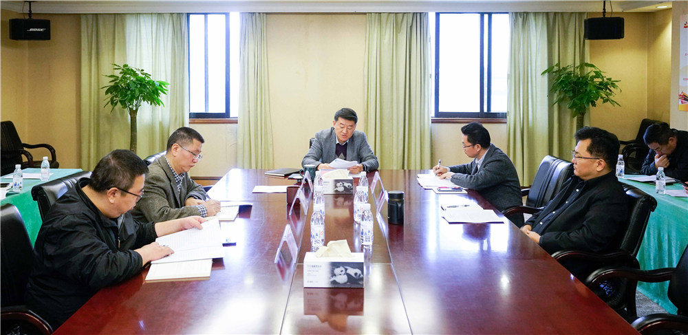 省永利集团集团党委召开中心组（扩大）聚会转达学习党的十九届四中全会精神
