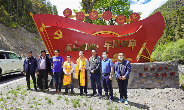 永利集团集团党委书记、董事长任丁率队赴麻格同村推进对口帮扶事情