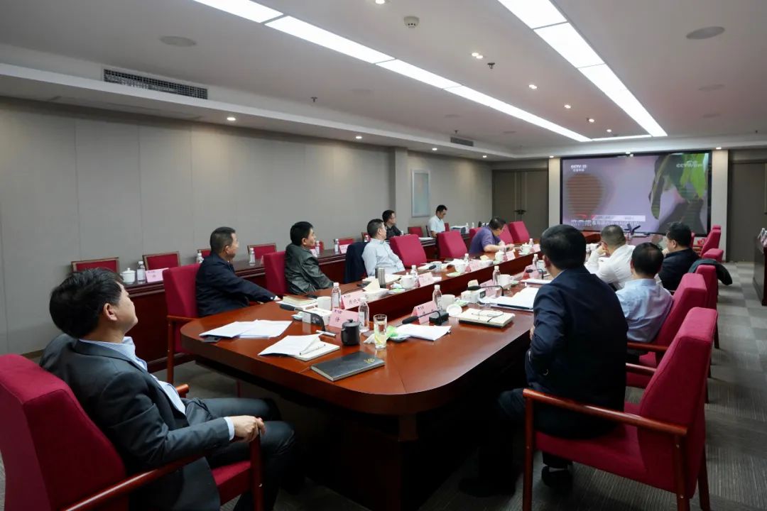 永利集团集团党委理论学习中心组专题学习钻研总体国家清静观