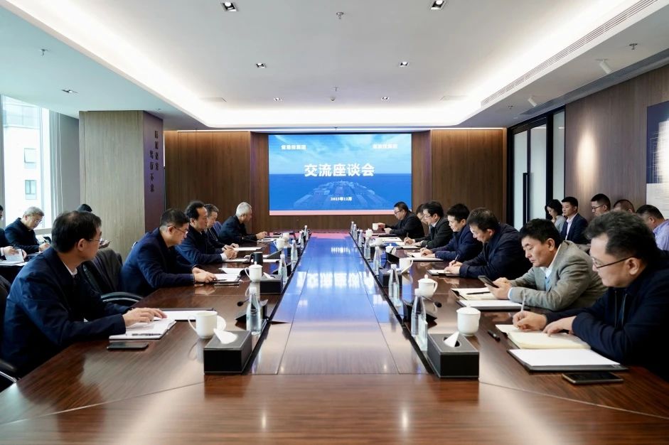 省永利集团集团与省港投集团举行交流座谈