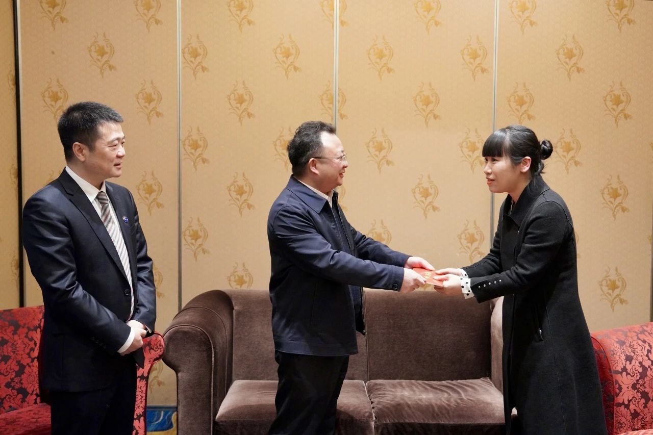 省国资委党委委员、副主任何政一行走访慰问省永利集团集团生涯难题党员